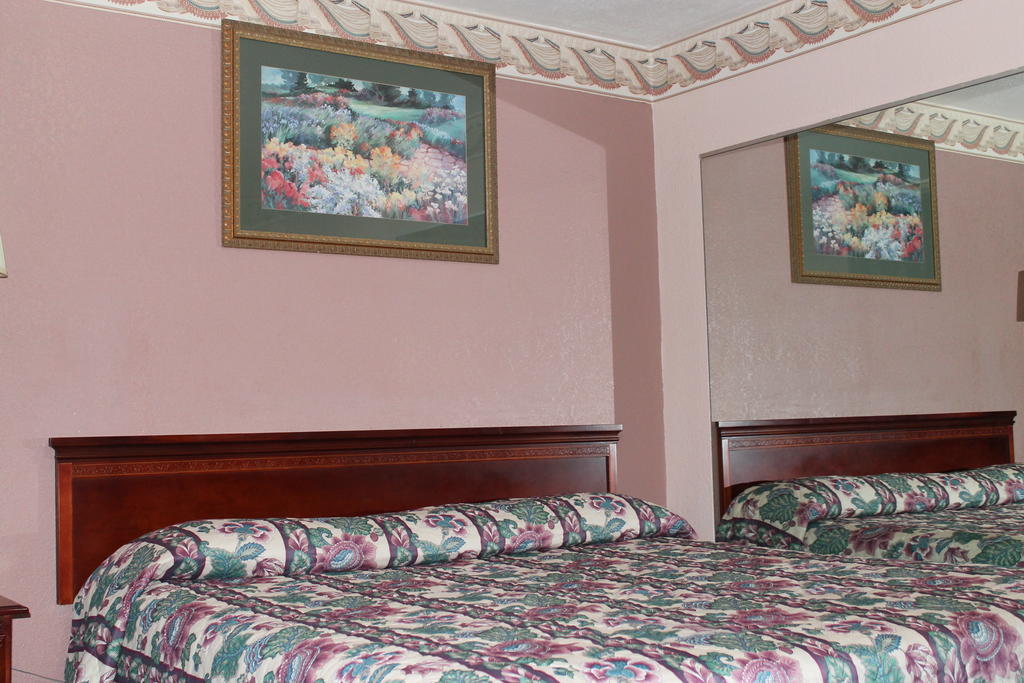 American Motor Inn - Rock Island Room photo